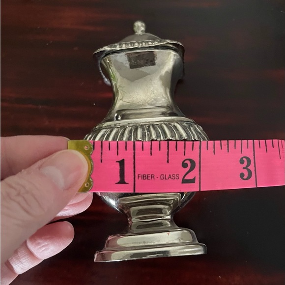 Vintage Grenadier Silver Plated Salt & Pepper Shakers - Picture 15 of 15